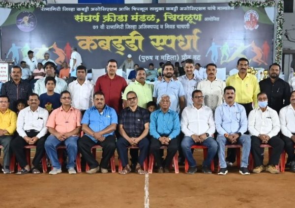 Group photo of athletes, volunteers, organizers, and dignitaries at Sangharsha Krida Mandal event in Chiplun.